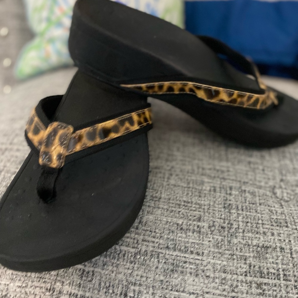 Vionic leopard print size 10 - Picture 2 of 4